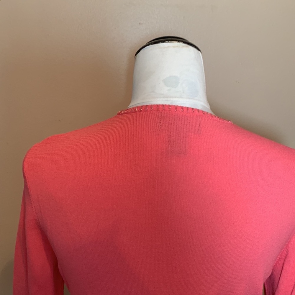 D T Ribbed V Neck Coral Beaded Trim 3/4 Sleeve Pullover - Picture 10 of 11